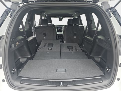 New 2026 Jeep Grand Cherokee L Laredo image 14