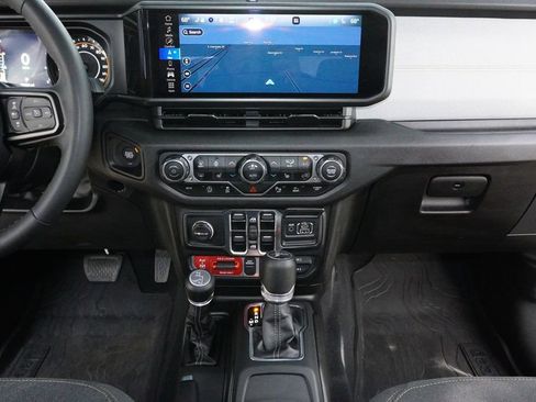 Used 2025 Jeep Gladiator Sport AWD/4WD image 14
