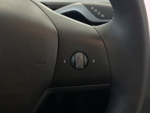 Used 2022 Tesla Model Y Long Range AWD/4WD image 27