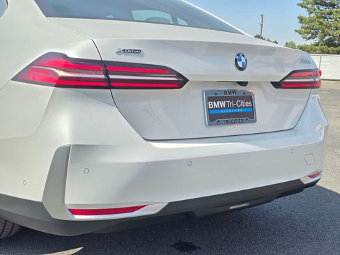 New 2027 BMW 530i xDrive AWD/4WD image 7