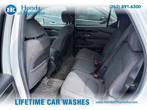 Used 2025 Honda Pilot Sport image 11