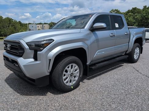Certified 2026 Toyota Tacoma SR5 AWD/4WD image 2