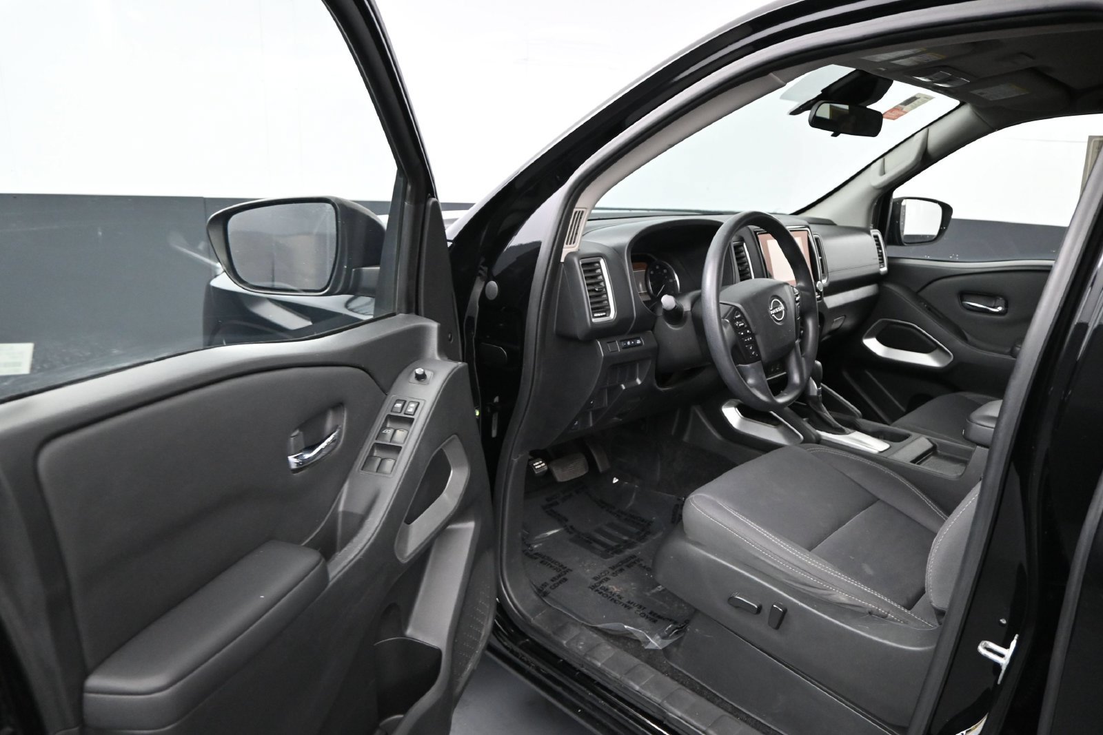 Used 2023 Nissan Frontier SV RWD image 5