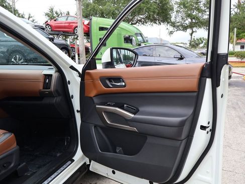 Used 2024 Nissan Pathfinder Platinum w/ Cargo Package AWD/4WD image 28
