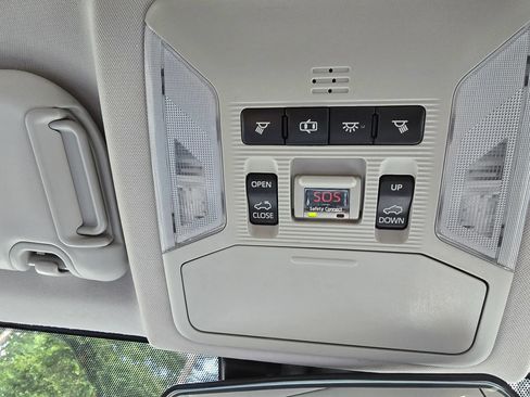 Used 2019 Toyota RAV4 XLE FWD image 16