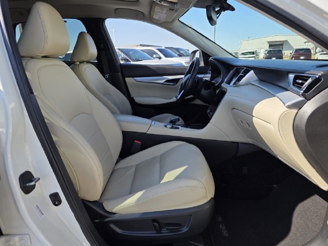 Used 2020 INFINITI QX50 Luxe w/ Navigation Package FWD image 32