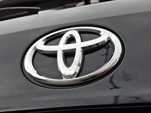 Used 2023 Toyota Highlander XLE image 33