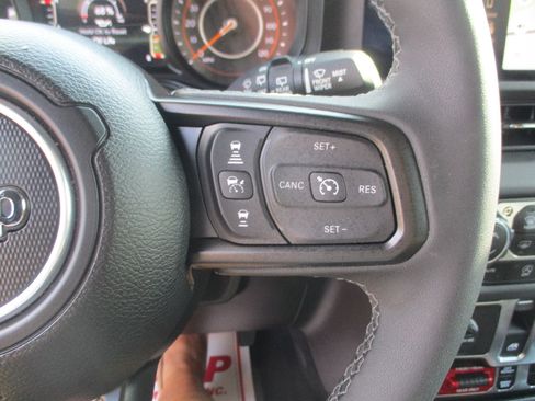 Used 2025 Jeep Wrangler Rubicon w/ Safety Group AWD/4WD image 12