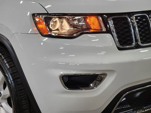 Used 2017 Jeep Grand Cherokee Limited RWD image 15