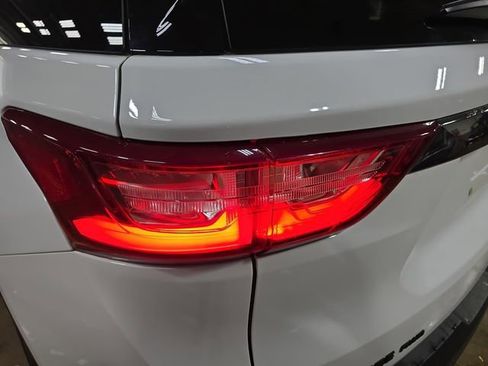 Used 2019 Chevrolet Traverse RS image 36