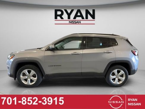 Used 2018 Jeep Compass Latitude w/ Cold Weather Group AWD/4WD image 2