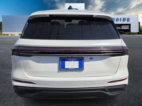 Used 2024 Lincoln Nautilus Premier w/ Equipment Group 102A image 6