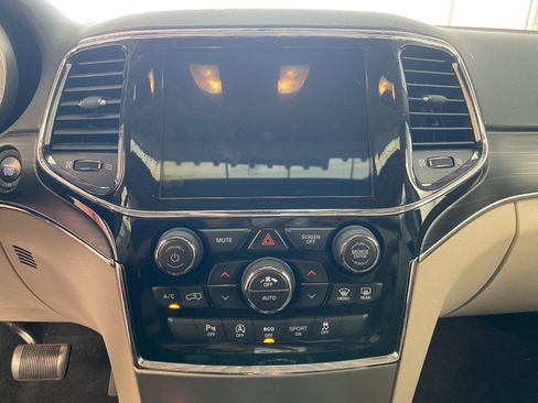 Used 2021 Jeep Grand Cherokee Limited AWD/4WD image 21