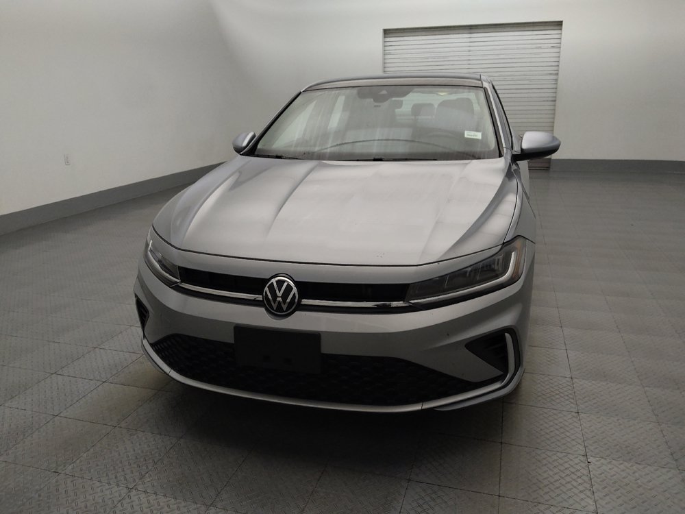 Used 2025 Volkswagen Jetta SE FWD image 15