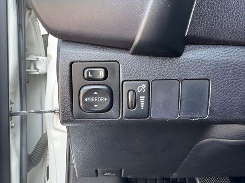 Used 2017 Toyota Corolla LE FWD image 18
