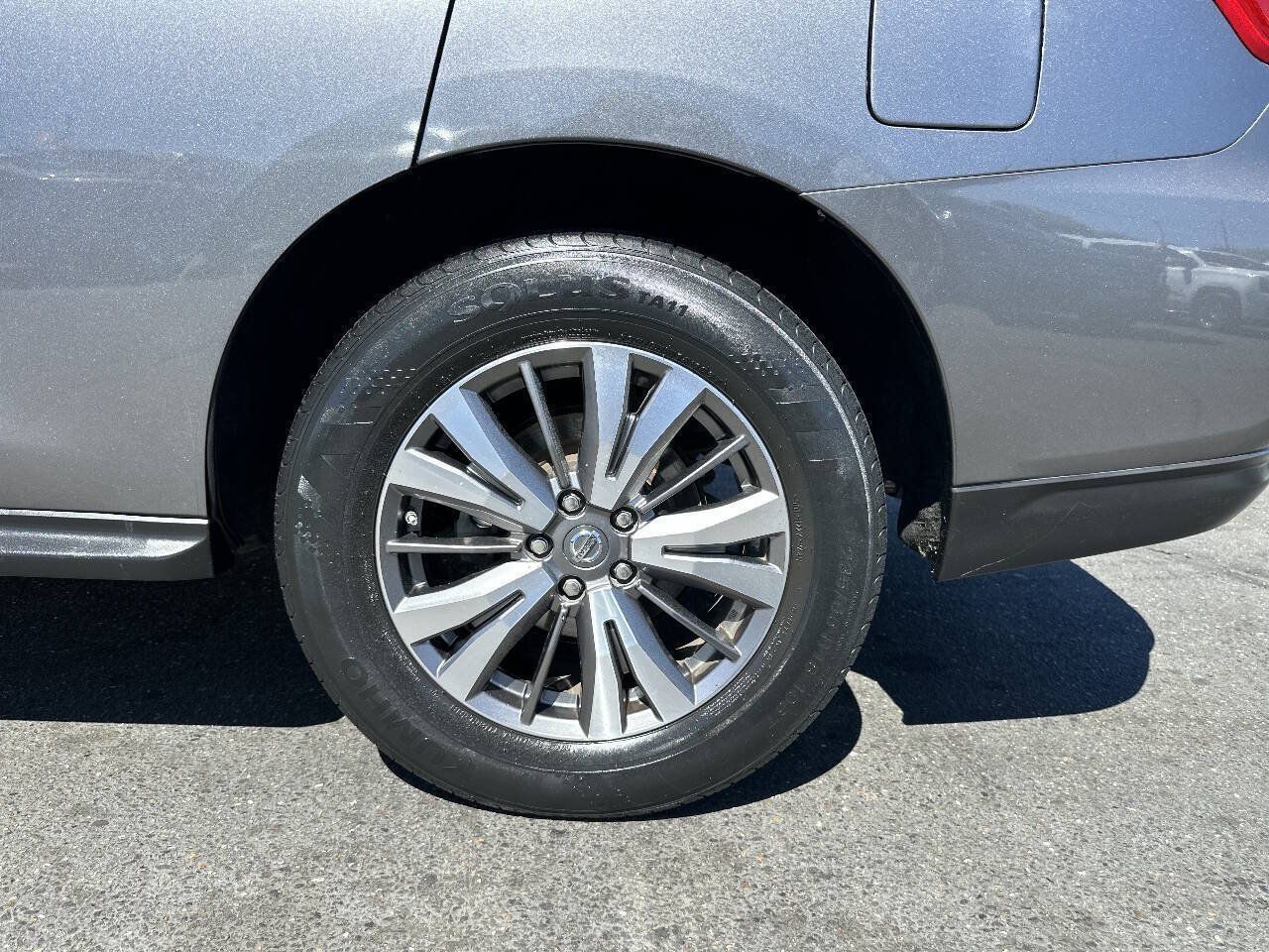 Used 2018 Nissan Pathfinder SL FWD image 7