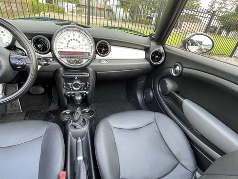 Used 2011 MINI Cooper Base 2dr Convertible image 27