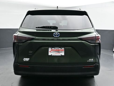 Used 2023 Toyota Sienna XLE image 8
