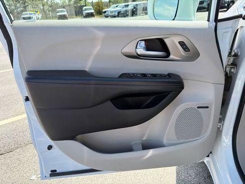 Used 2018 Chrysler Pacifica Limited w/ Advanced Safetytec Group image 10