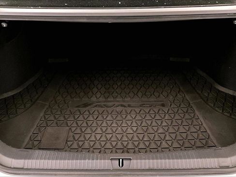 Used 2022 Toyota Avalon Limited image 34