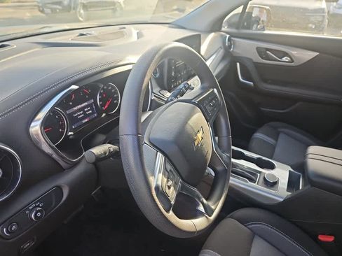Used 2025 Chevrolet Blazer LT FWD image 9