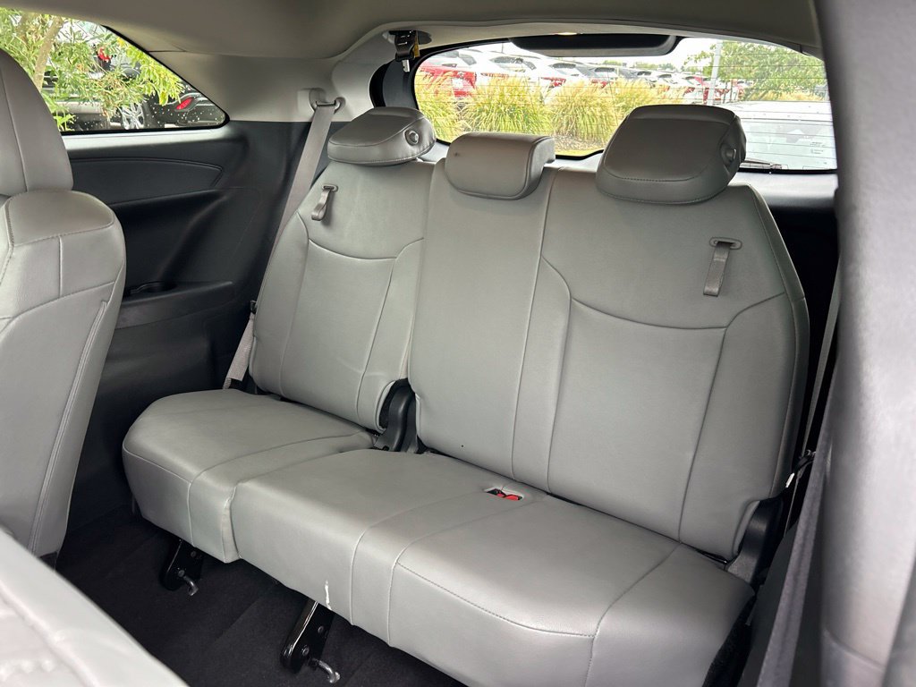 Used 2025 Toyota Sienna XLE FWD image 11