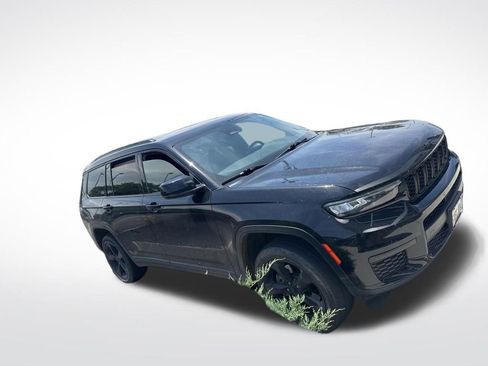 Used 2023 Jeep Grand Cherokee L Laredo AWD/4WD image 2