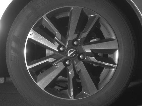 Used 2025 Nissan Versa SV FWD image 10