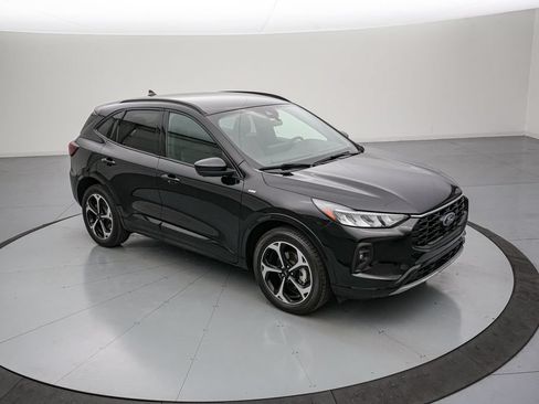 Certified 2023 Ford Escape ST-Line Select w/ Tech Pack #2 AWD/4WD image 2