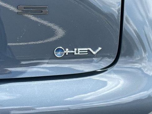 Used 2025 Toyota Prius XLE FWD image 13