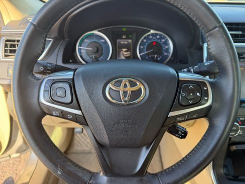 Used 2016 Toyota Camry XLE w/ Moonroof Package FWD image 19