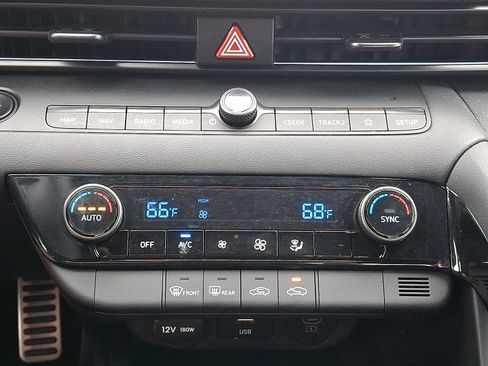 Certified 2025 Hyundai Elantra SEL image 15