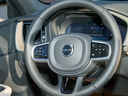 New 2026 Volvo XC60 B5 Plus w/ Protection Package Premier image 24