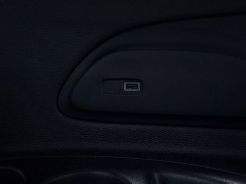 Used 2025 Chrysler Pacifica Limited FWD image 24