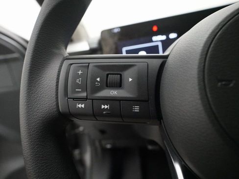 Certified 2025 Nissan Kicks SV image 17