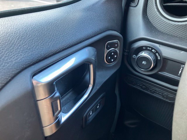 Used 2024 Jeep Wrangler Unlimited Rubicon AWD/4WD image 15