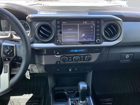 Used 2021 Toyota Tacoma SR5 RWD image 7
