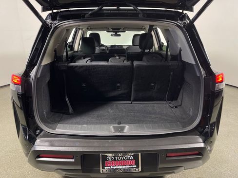 Used 2025 Nissan Pathfinder SV FWD image 10