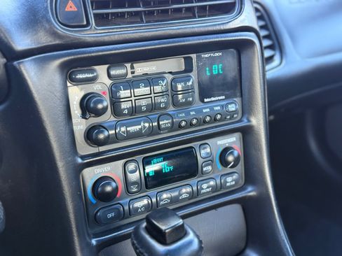 Used 2000 Chevrolet Corvette Coupe w/ Memory Pkg RWD image 22