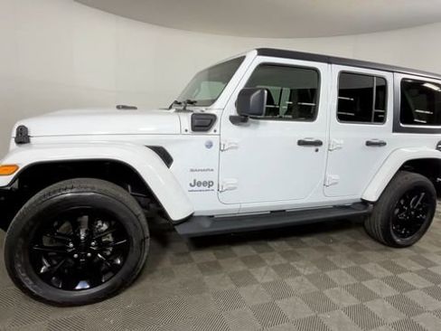 Used 2023 Jeep Wrangler Unlimited Sahara w/ Cold Weather Group AWD/4WD image 10