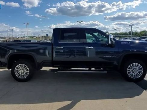 Used 2022 Chevrolet Silverado 3500 High Country w/ Safety Package II AWD/4WD image 9