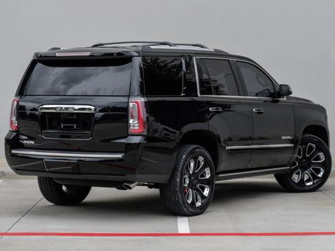 Used 2019 GMC Yukon Denali w/ Denali Ultimate Black Edition AWD/4WD image 12