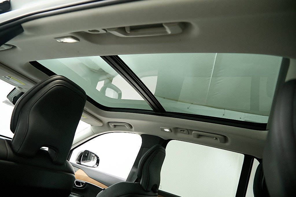 Certified 2023 Volvo XC90 T8 Plus w/ Protection Package Premier AWD/4WD image 21