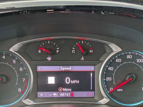 Used 2022 Chevrolet Traverse RS image 33