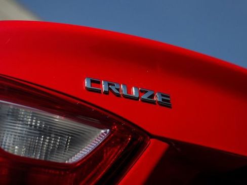 Used 2018 Chevrolet Cruze LS FWD image 16