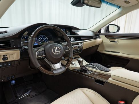 Used 2016 Lexus ES 350 w/ Luxury Package w/Wood Trim image 12