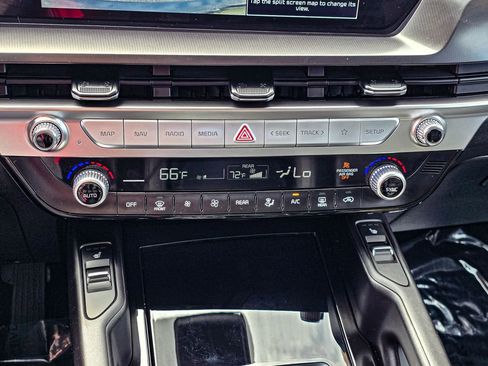 Used 2025 Kia Telluride S image 20