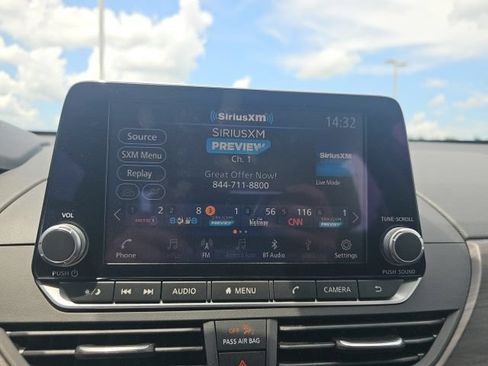 Used 2025 Nissan Altima 2.5 SV FWD image 37