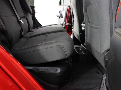 Used 2025 Jeep Wrangler Unlimited Sahara w/ Safety Group image 18