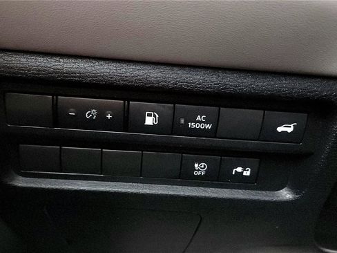 Used 2025 Mitsubishi Outlander SEL image 35